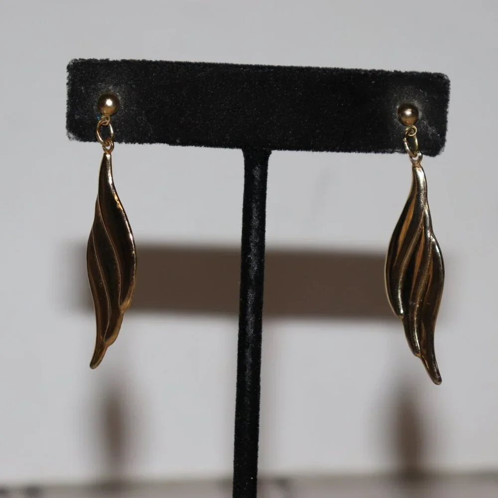 💛✨ Vintage Gold Dangle Earrings · Post · 1.75